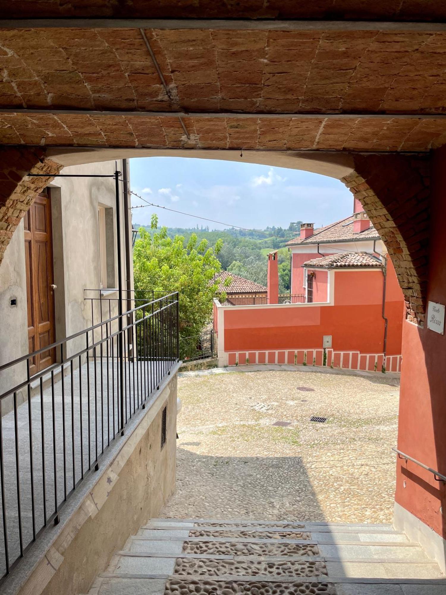 Vicolo Al Castello - Langhe E Monferrato Suites Costigliole d'Asti Exterior foto