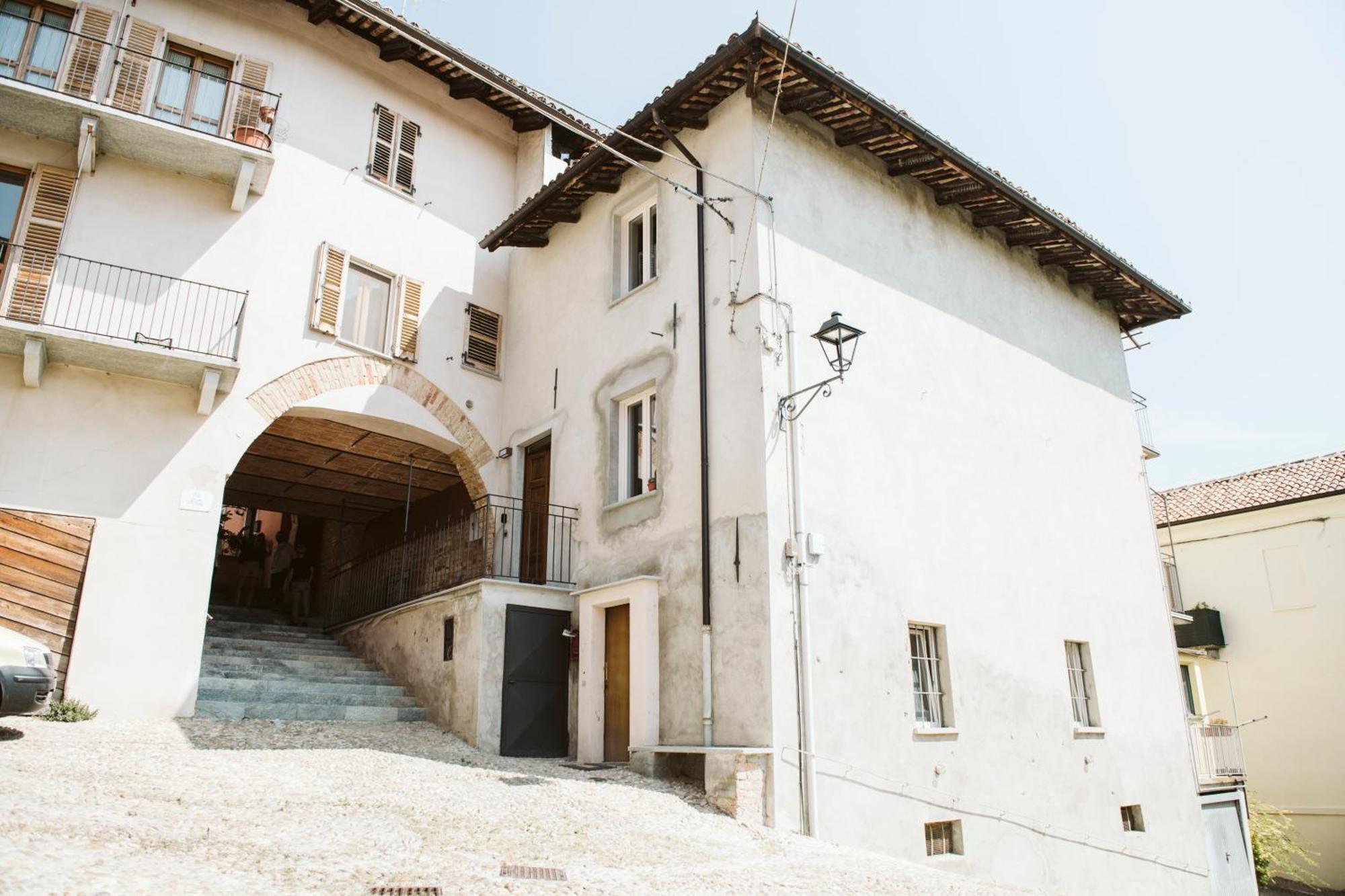 Vicolo Al Castello - Langhe E Monferrato Suites Costigliole d'Asti Exterior foto